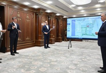 Президент ознакомился с презентацией новых туристических проектов в Ташкенте и у реки Чарвак